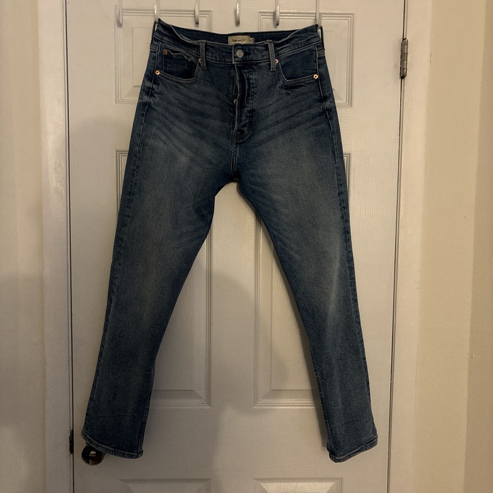 GAP women’s Classic Indigo Straight Jeans